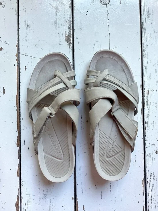 Baretraps Comfort Sandals Beige Strappy Cushioned Footbed Lightweight Slip-On - Picture 8 of 10